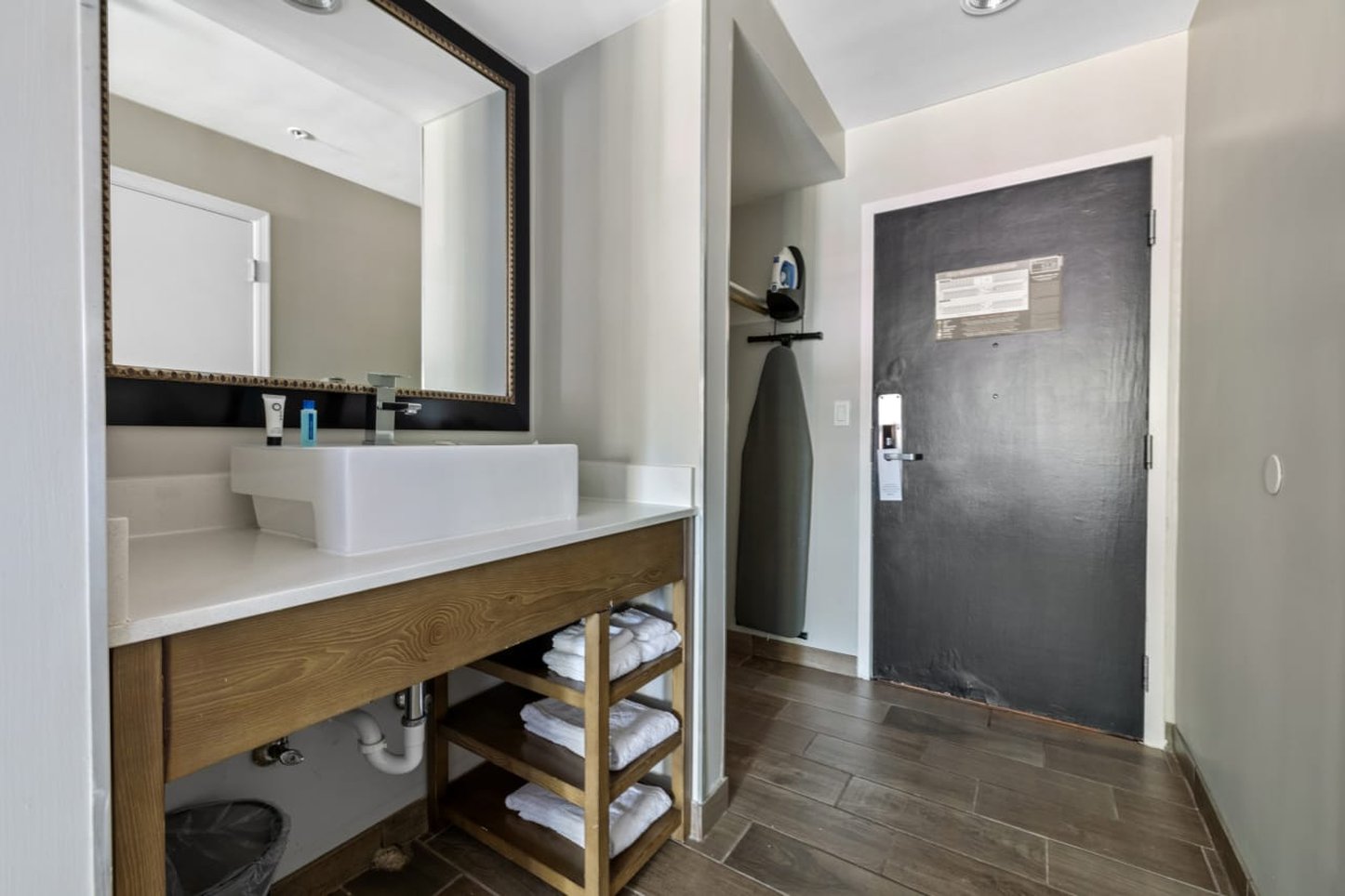 The Row Hotel, Bw Signature Collection 34/34