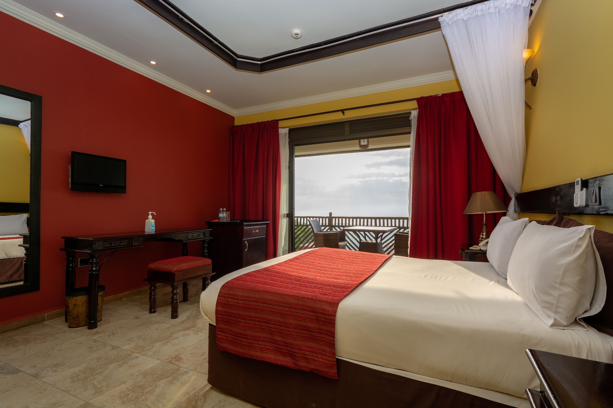 DELUXE, DOUBLE BED, LAKE VIEW