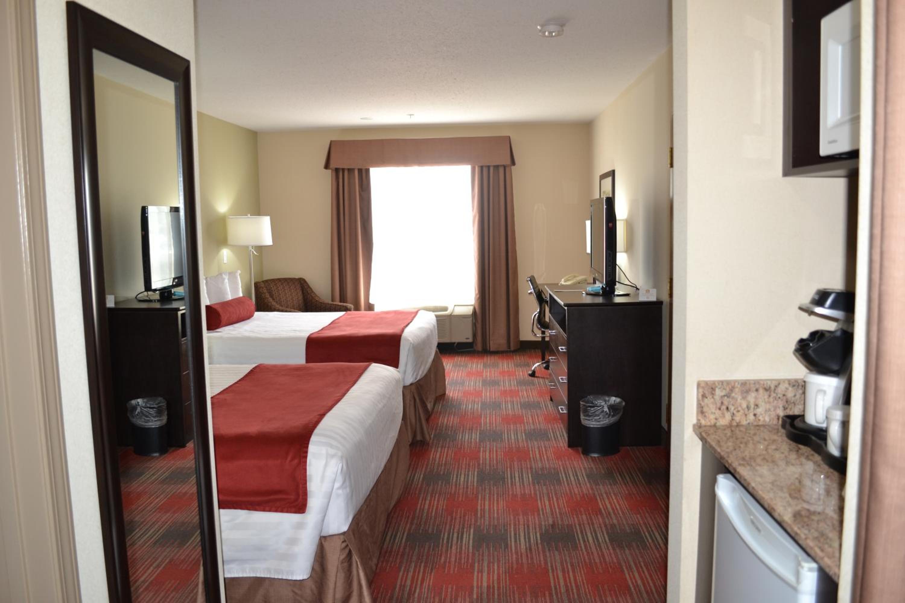 غرفة بسرير كوين، Best Western Plus Red Deer Inn and Suites 4/6