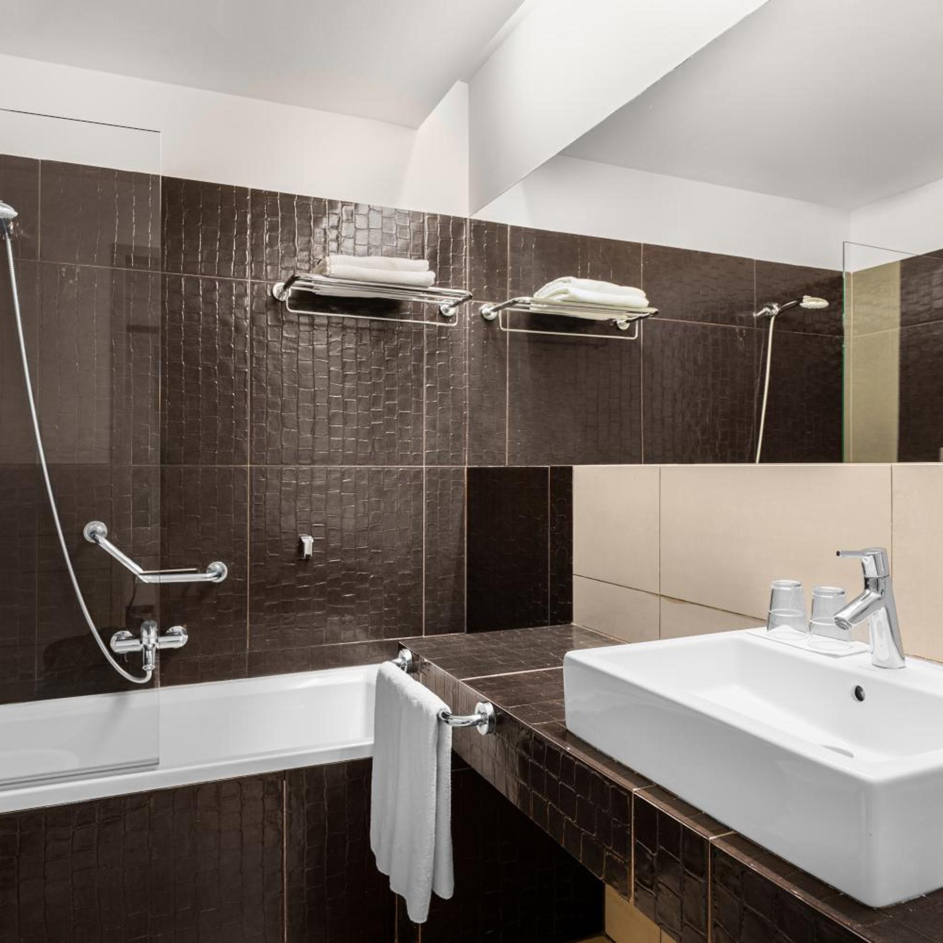 غرفة قياسية بسرير كوين، Buda Castle Fashion Hotel 8/8