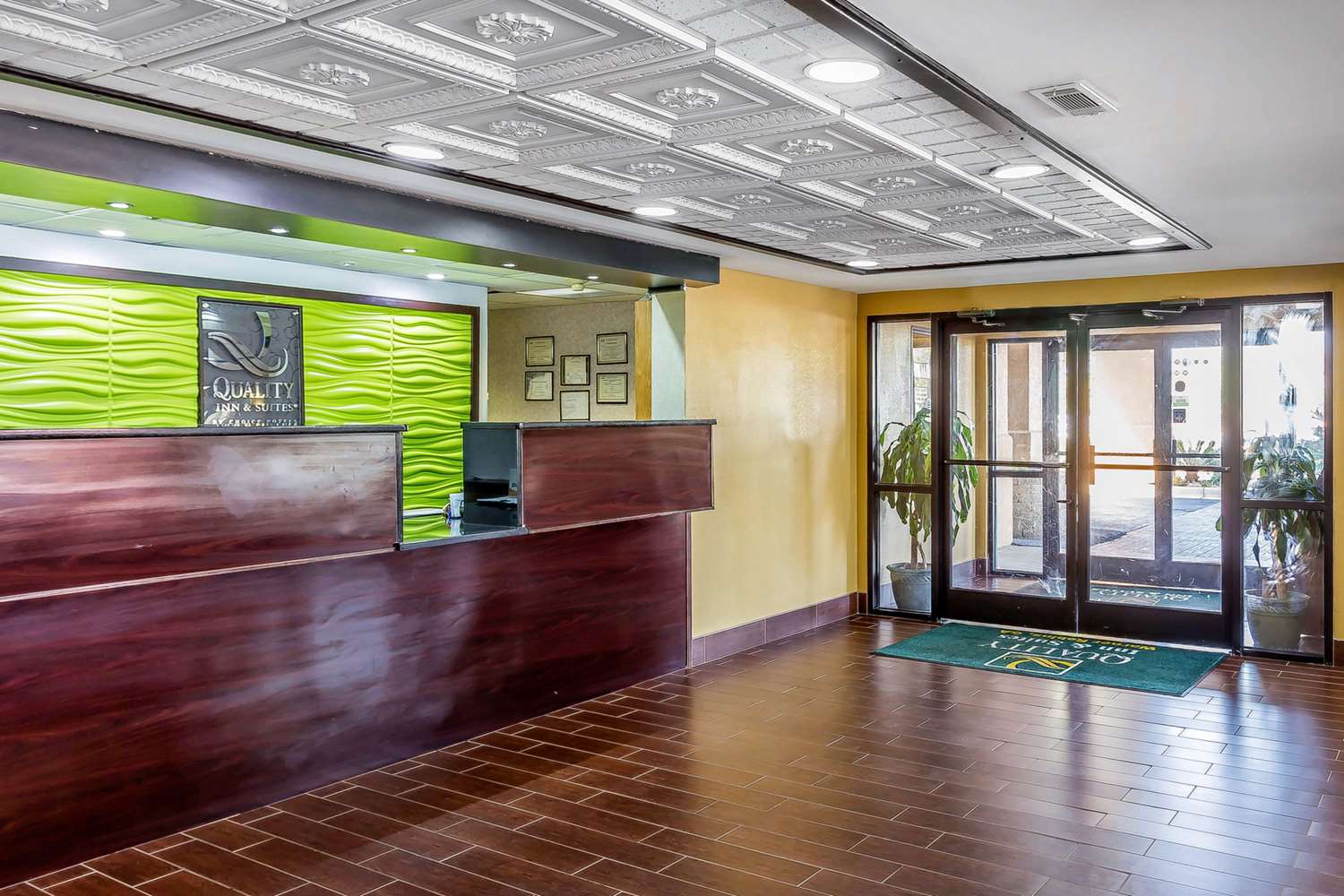 Quality Inn & Suites near Robins Air Force Base 10/21