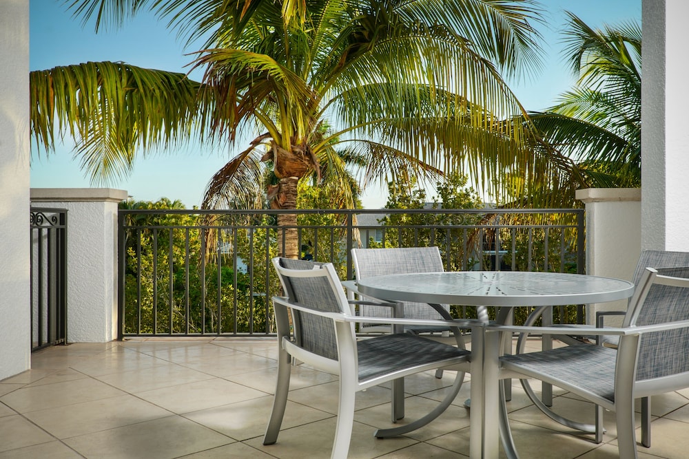 Naples Bay Resort 48/72