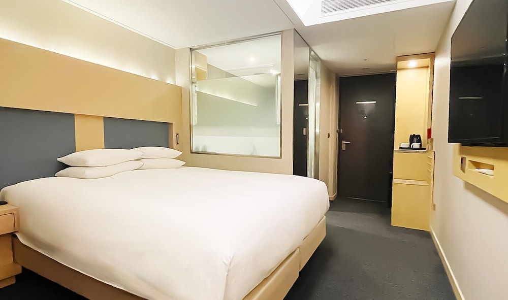 Hollywood, Twin Beds, King Bed