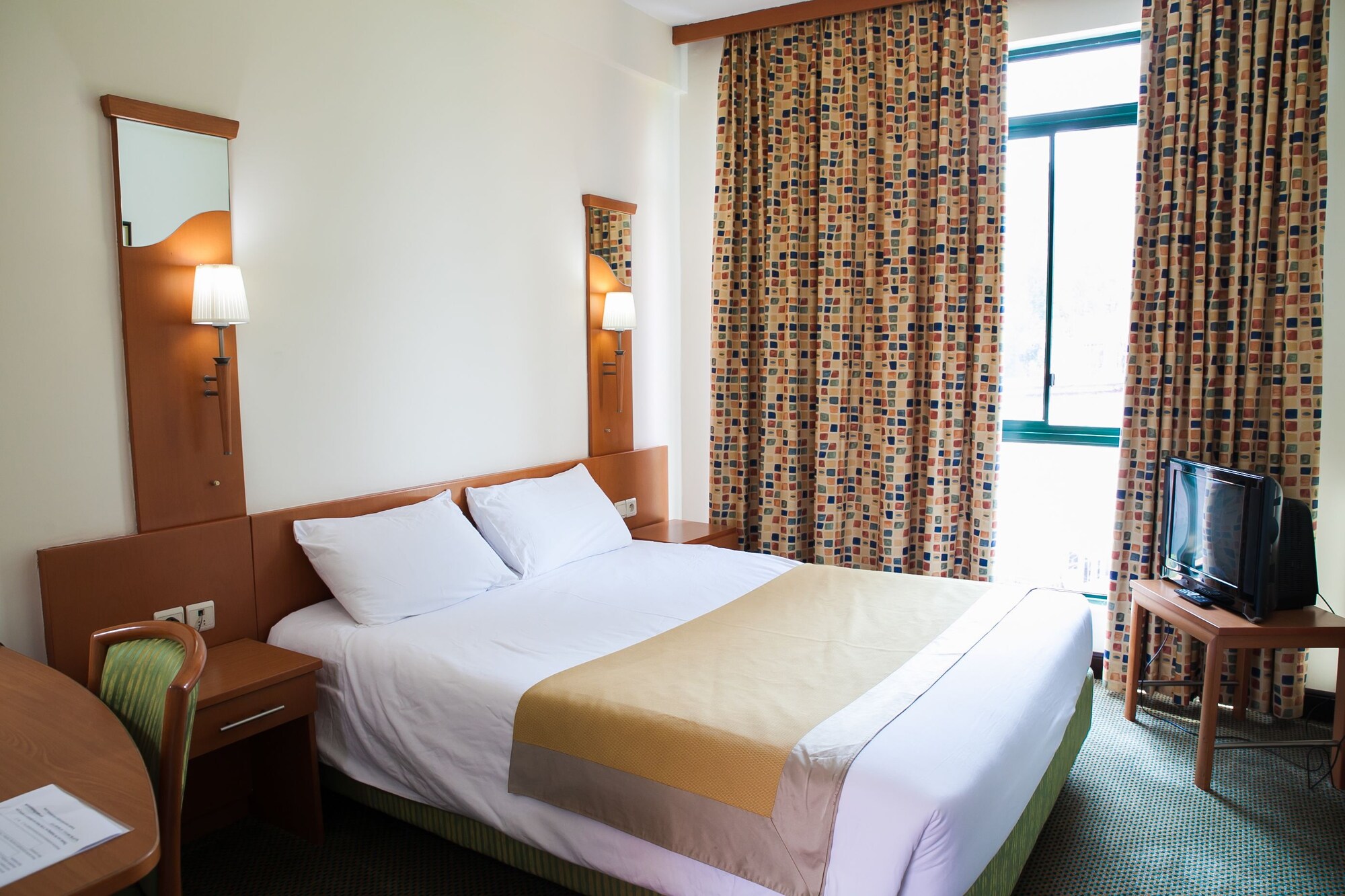DELUXE, DOUBLE BED, CITY VIEW