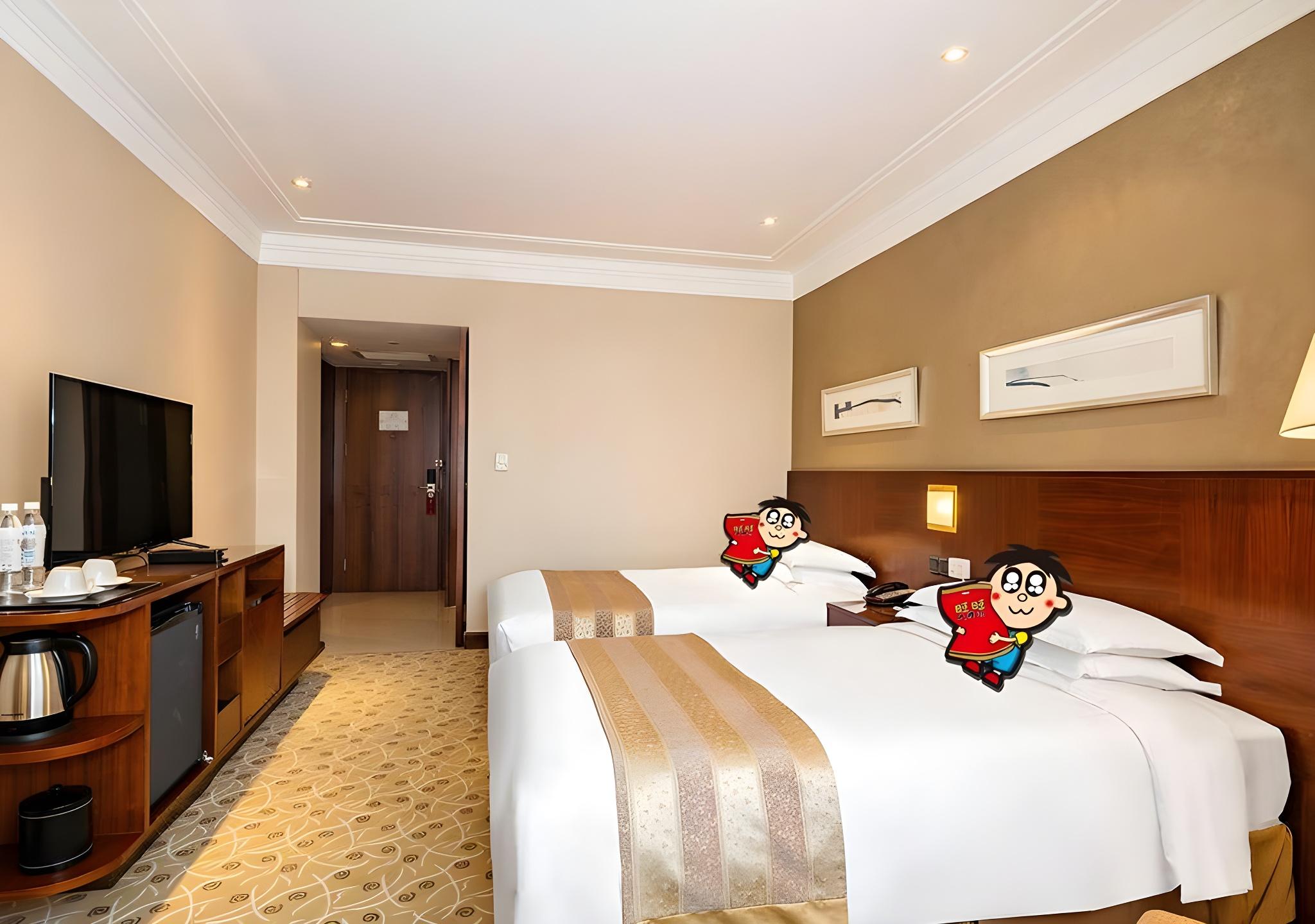 Exquisite, Twin Beds