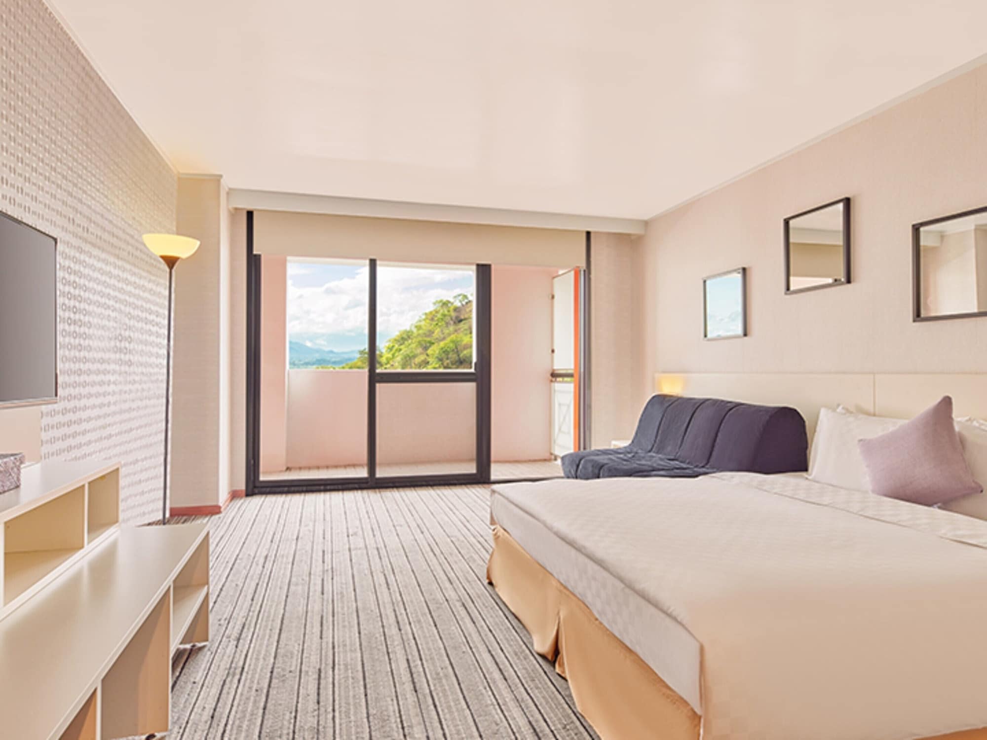 DELUXE, QUEEN BED