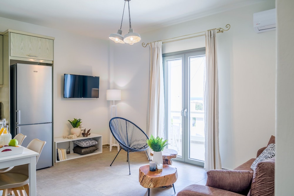 Sweet Home Naxos 28/50
