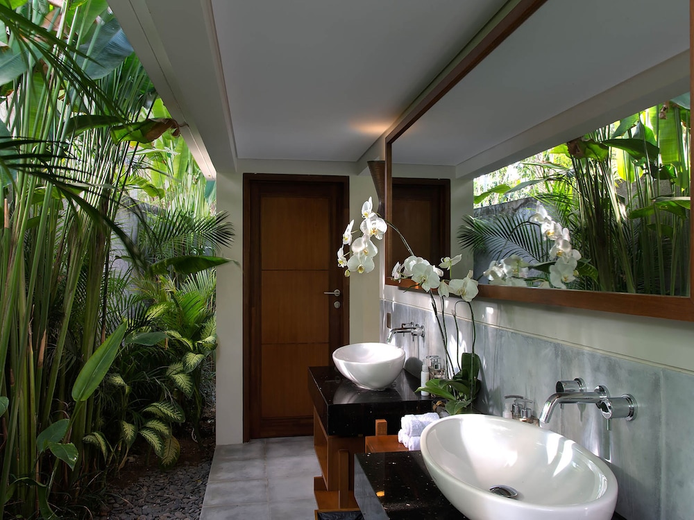 Seseh Beach Villas 50/50