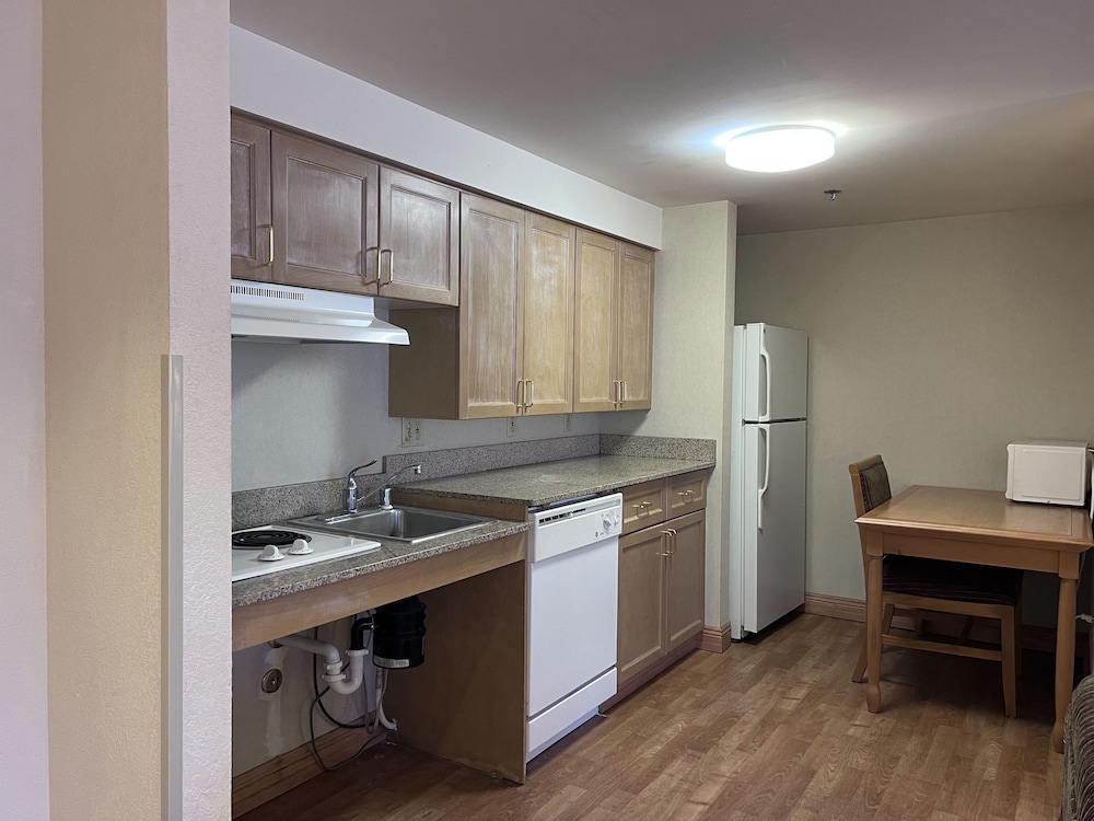 Hyatt House Colorado Springs Airport 41/42