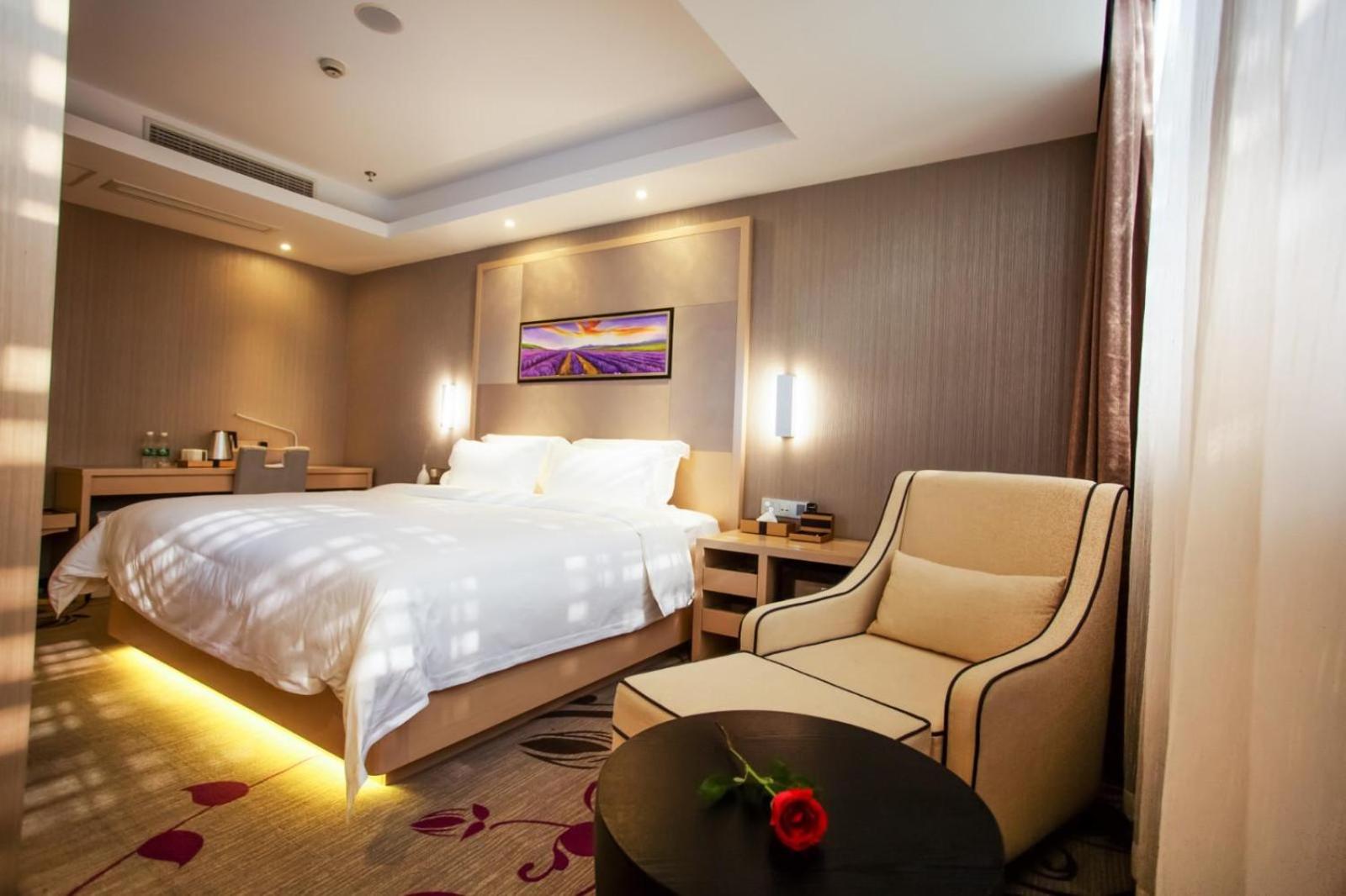 Lavande Hotel (Xuzhou East High-speed Railway Station Jinshanqiao Development Zone) 23/55