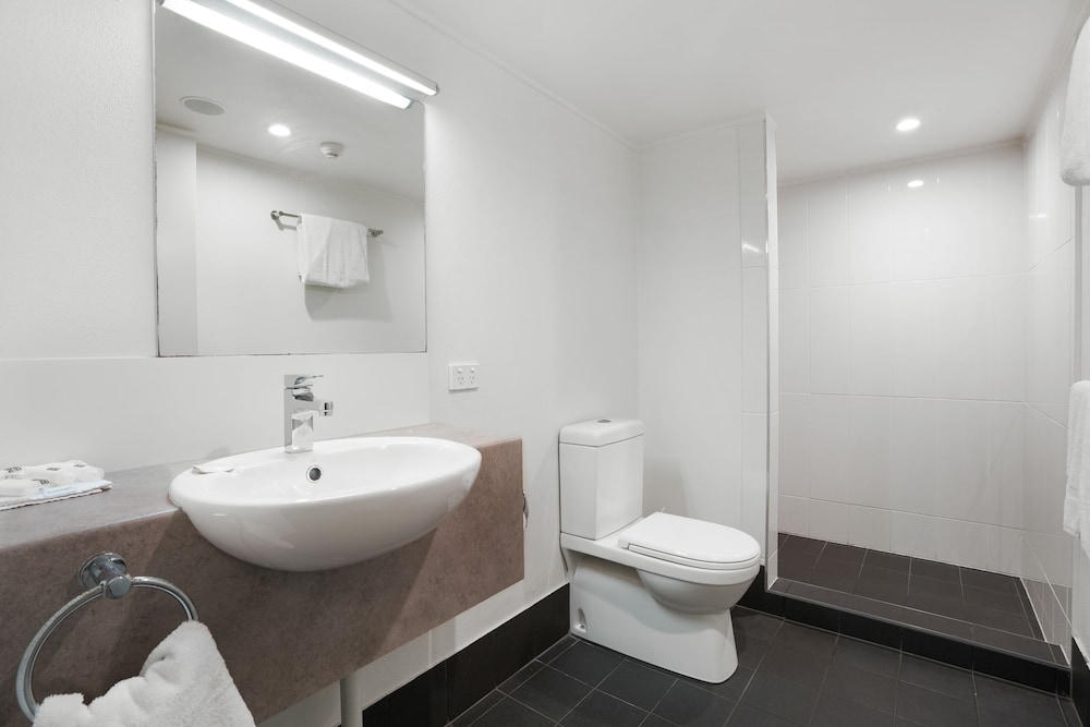 Gladstone Reef Hotel Motel 49/50