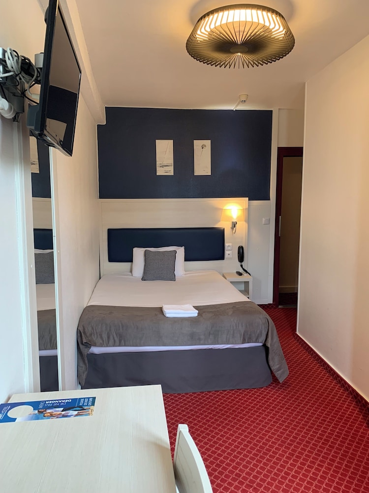 غرفة قياسية مفردة بسرير مزدوج، Brit Hotel Bleu Nuit 4/4