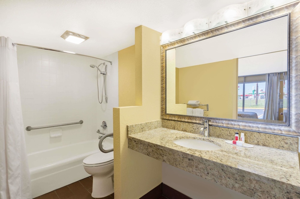 Days Inn by Wyndham Wildwood I-75 20/44