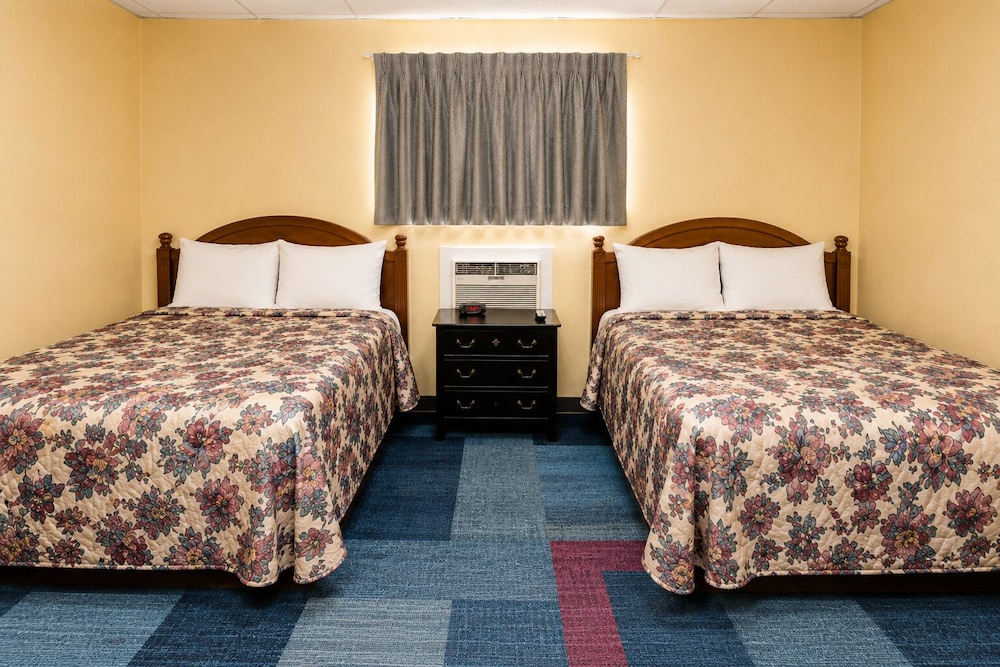 Family, Apartment, 3 Queen Beds, Extended Stay Snyder 4/10