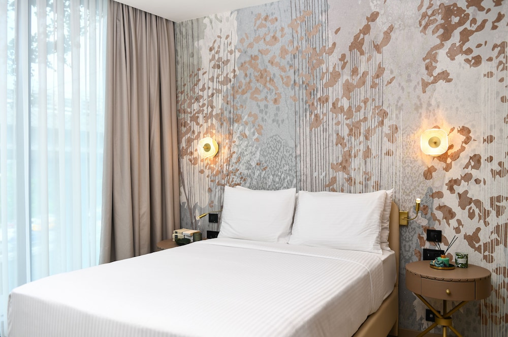 4 BEDROOMS, APARTMENT