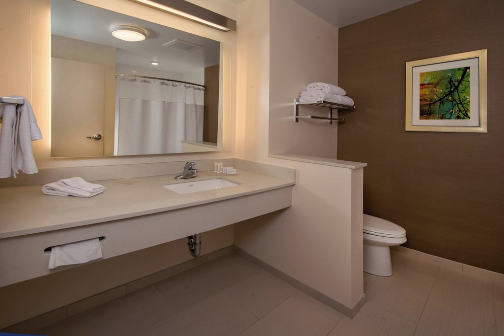 Fairfield Inn And Suites Washington 46/50