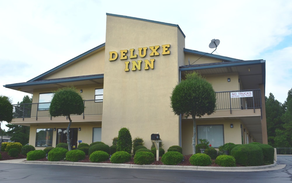 Deluxe Inn Fayetteville photo5