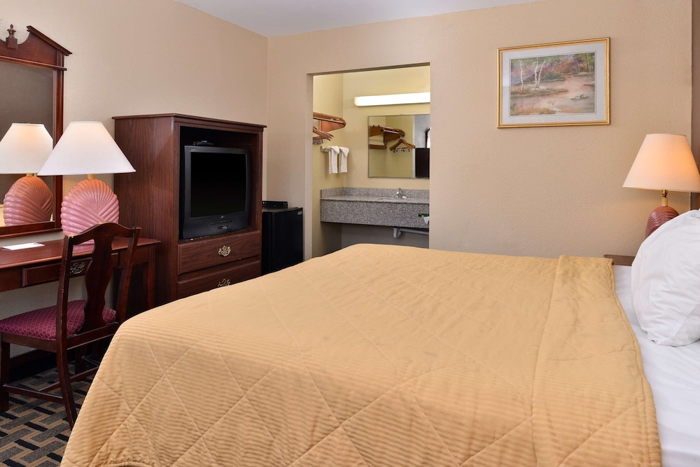 Red Roof Inn Kimball, TN - I-24 8/19
