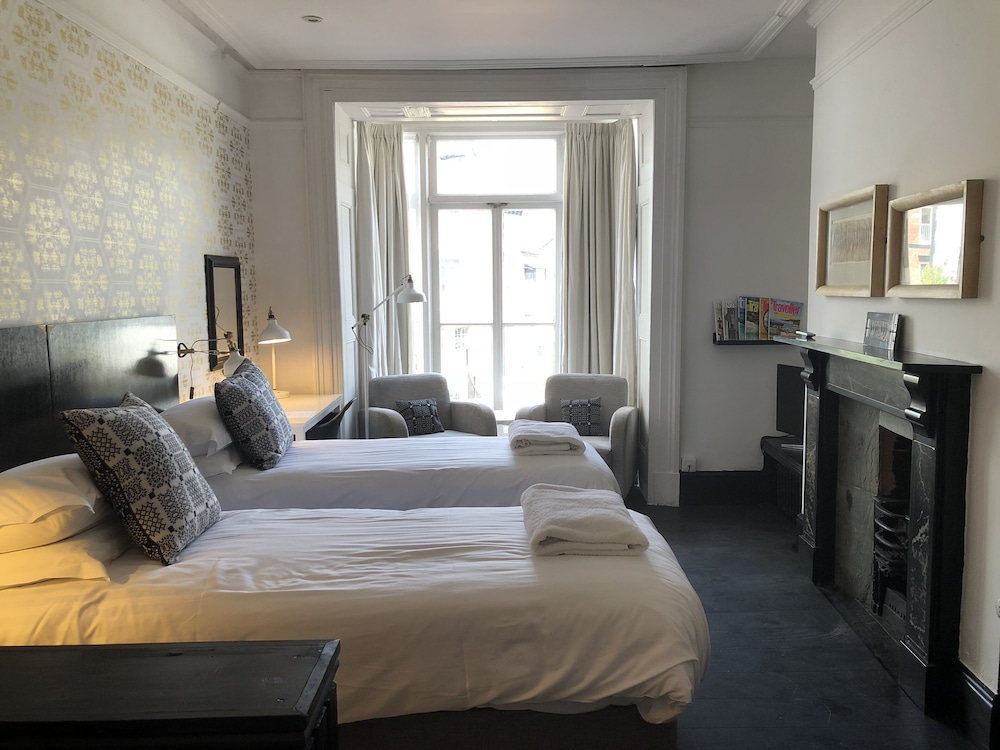 Room, Double or Twin Bed