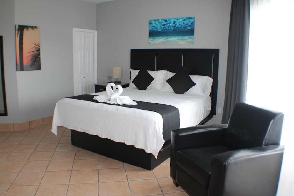 Grace Bay Suites 8/50