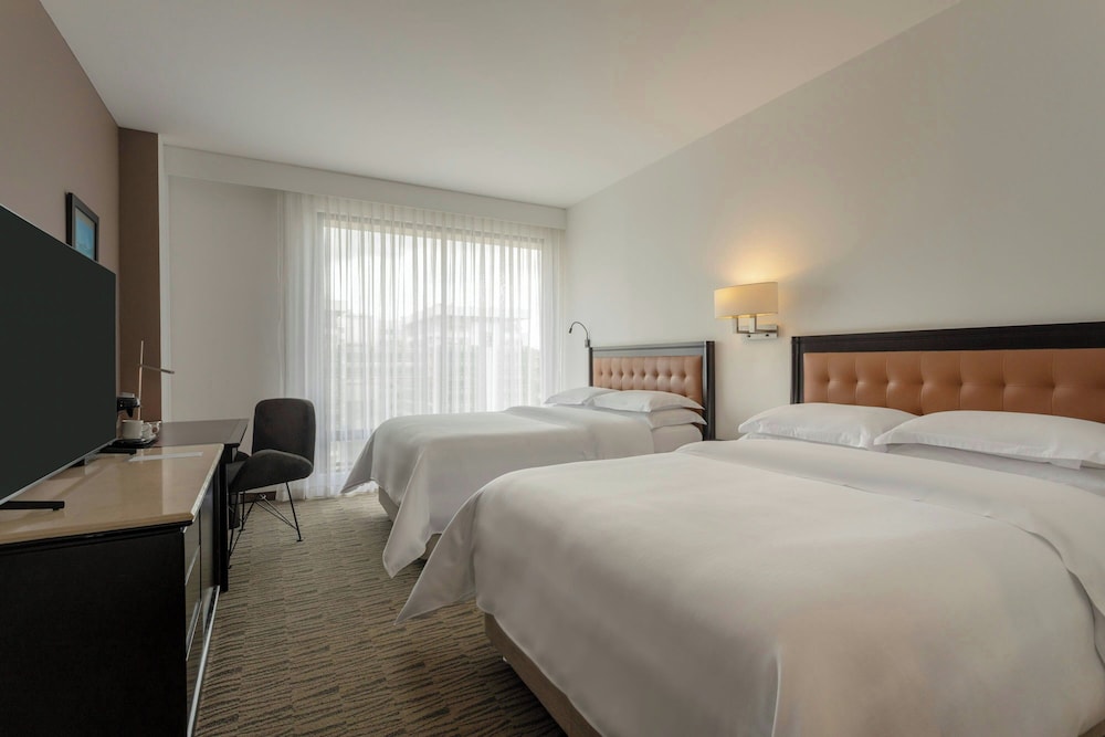 غرفة بسريرين منفصلين