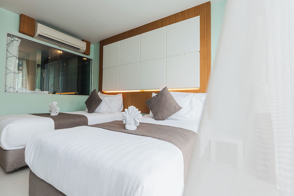 A Hotel Simply 12/50