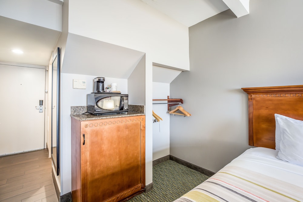 Country Inn & Suites by Radisson, Virginia Beach (Oceanfront) 16/35