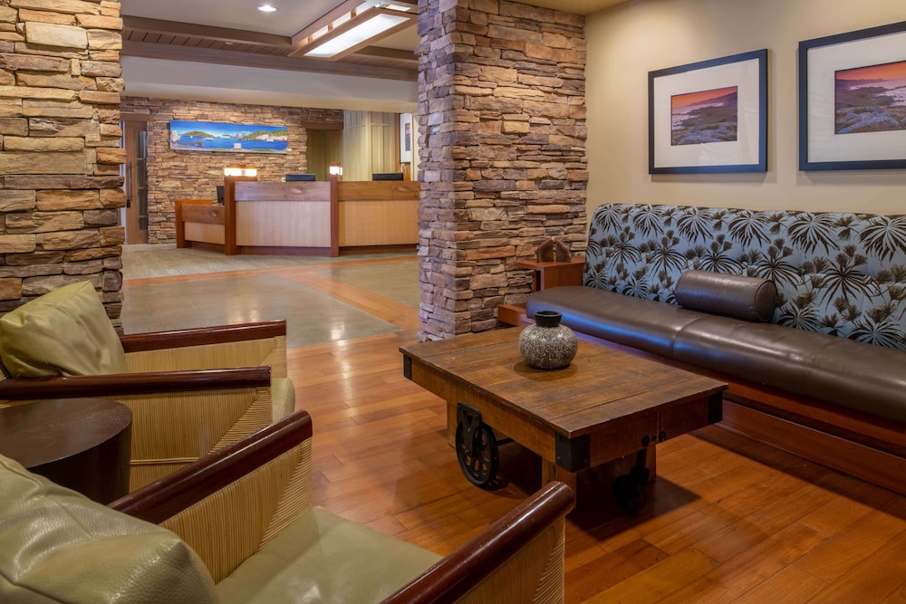 The Lodge At Tiburon 35/66