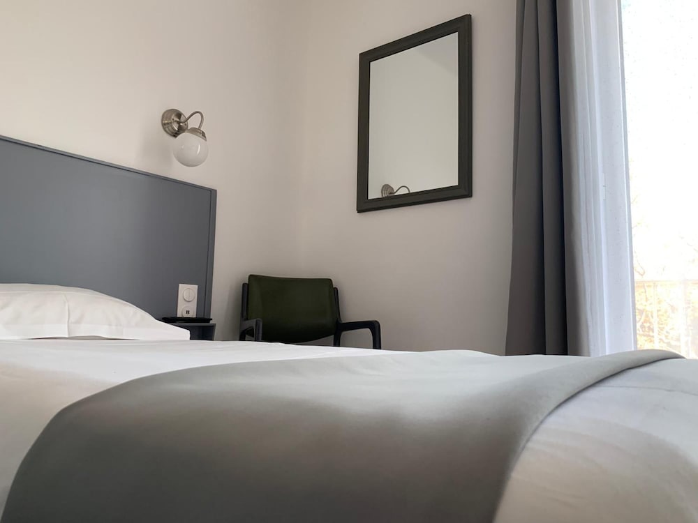 Hôtel Les Arbousiers 34/68