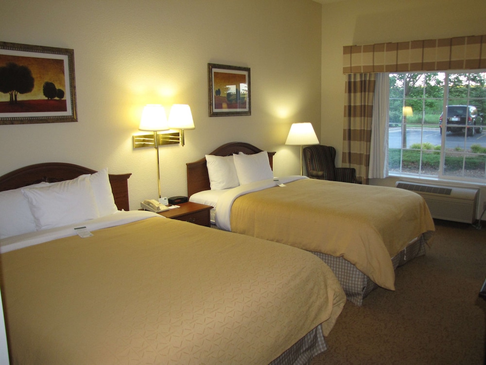 Country Inn Suites By Radisson West Bend Wi 15/58