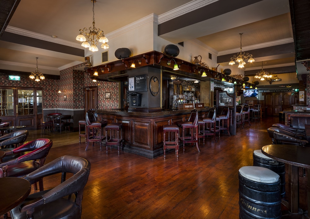 Treacys Hotel Waterford 62/70