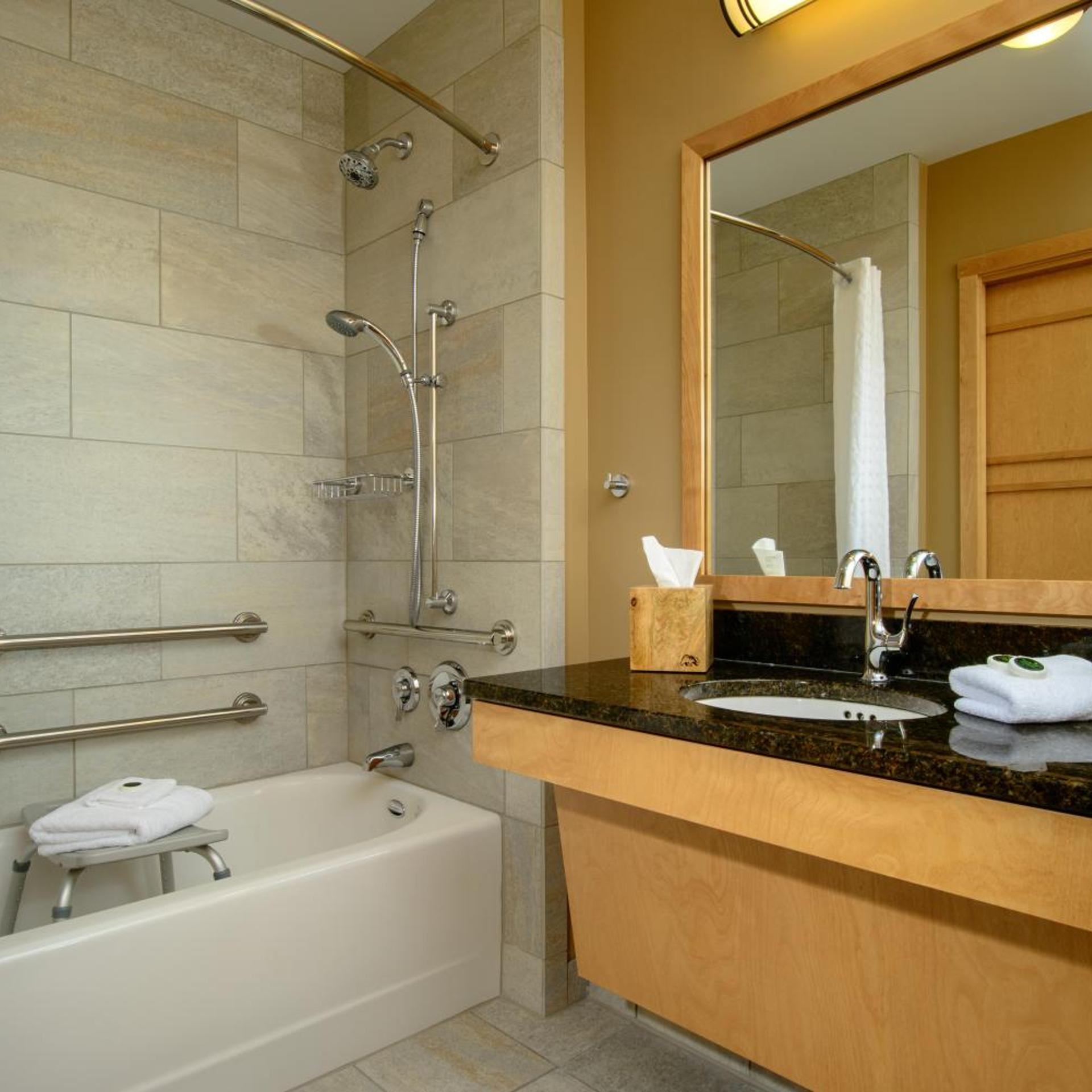 غرفة تنفيذية بسرير مزدوج، Burke Mountain Hotel and Conference Center 3/4