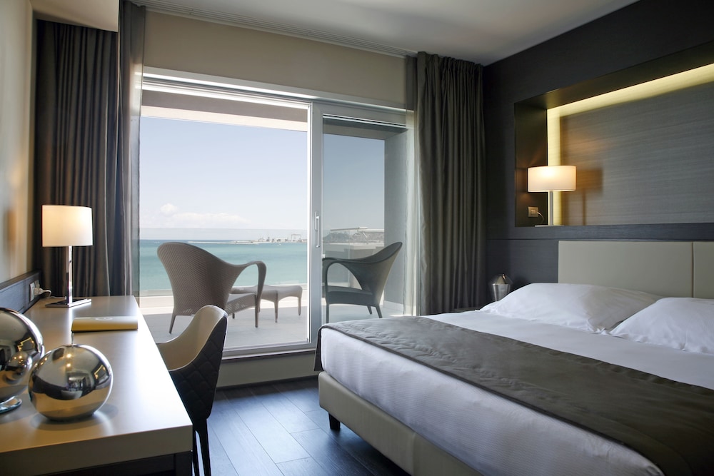 Ego Hotel 17/69
