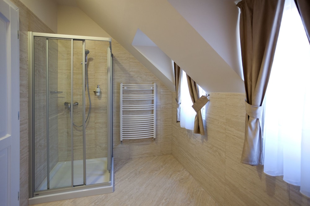 Barokk Hotel Promenad Gyor 2/24