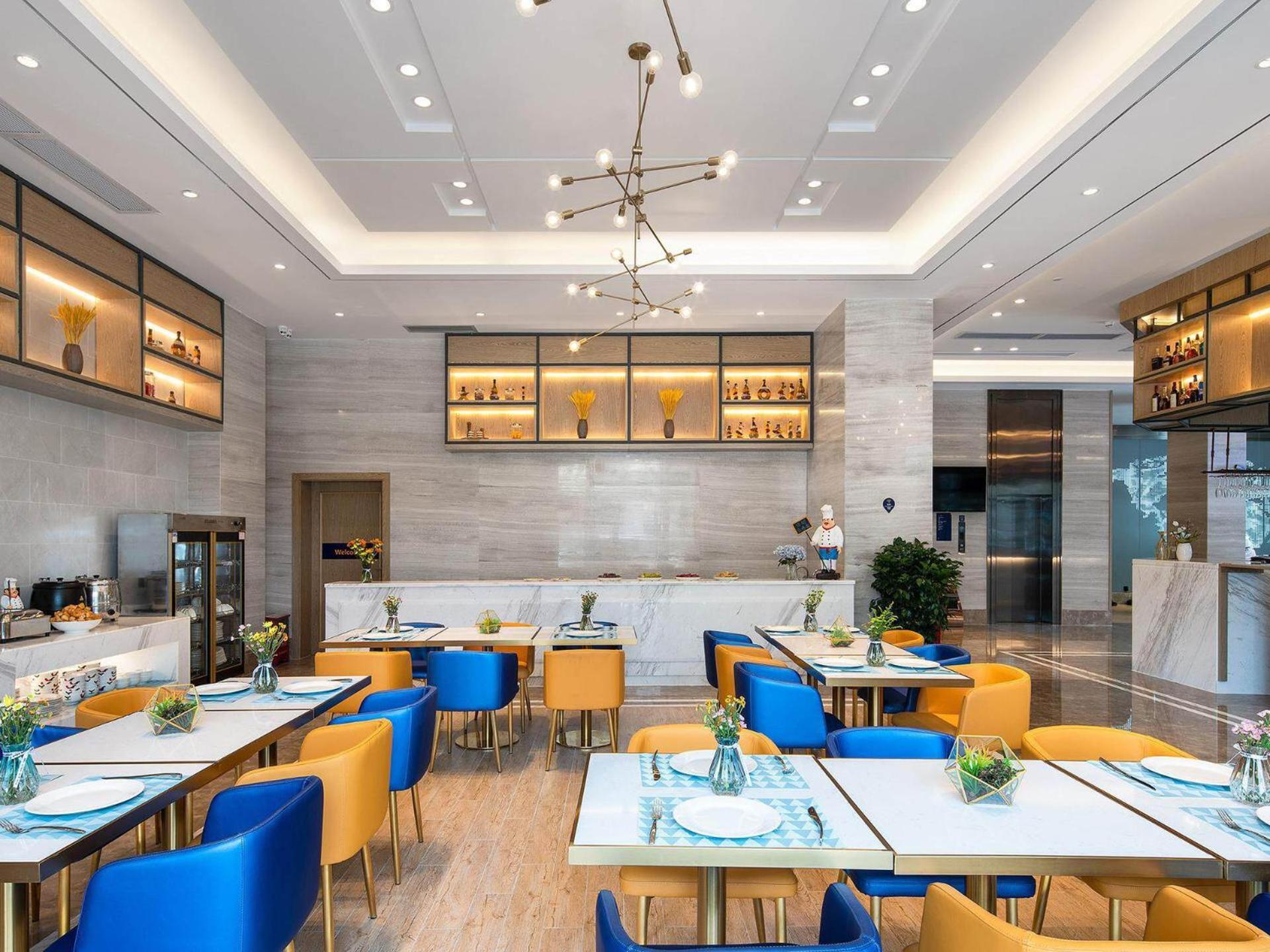 Kyriad Marvelous Hotel (Luoding Huanshi East Road) 35/38