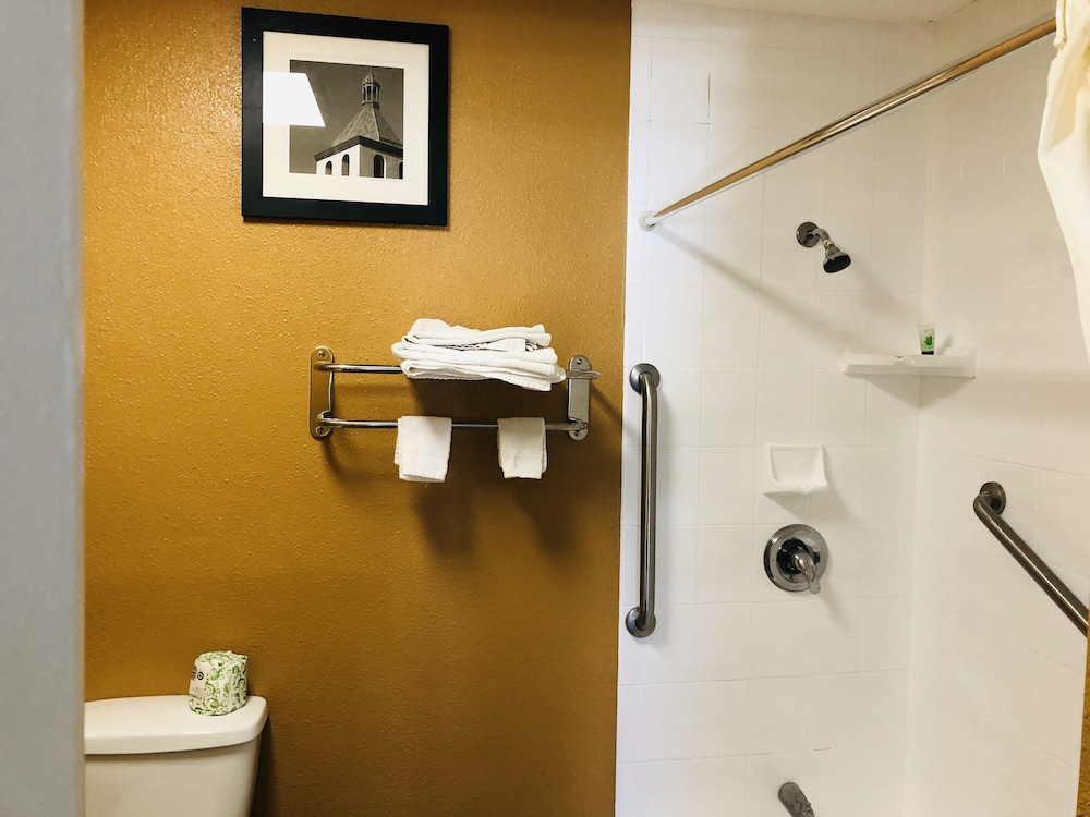 Casa Blanca Inn & Suites 30/67