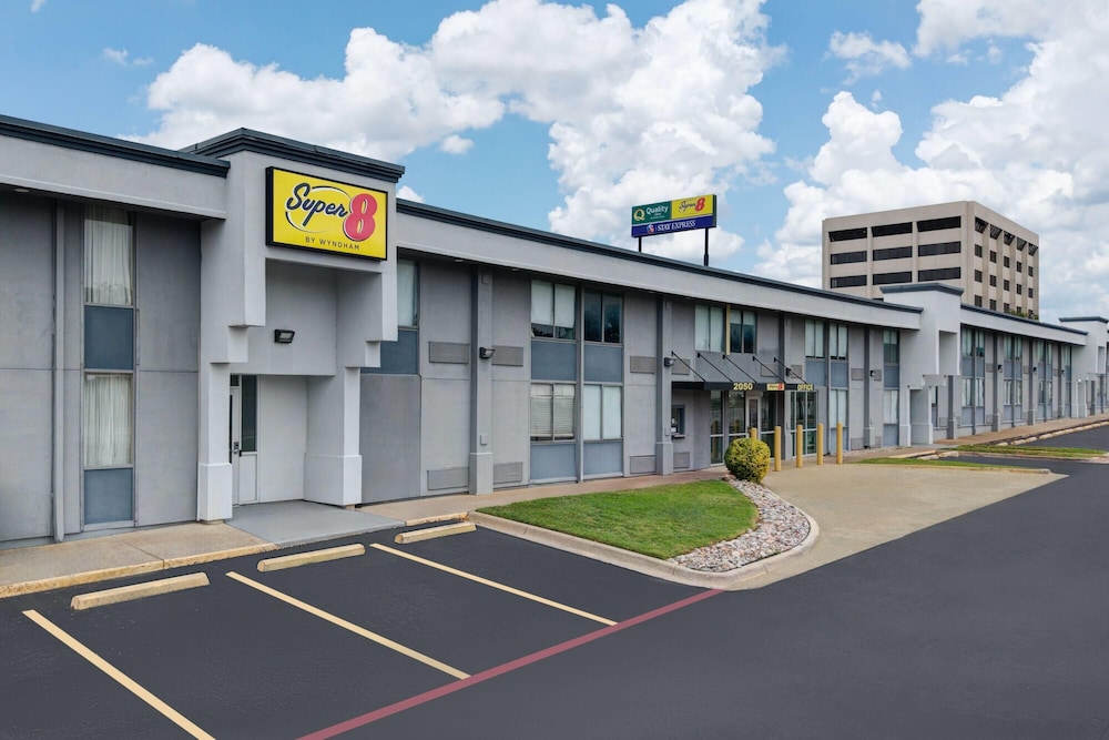 Super 8 by Wyndham Fort Worth Entertainment District 44/49