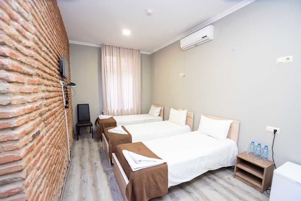 ROOM, TRIPLE