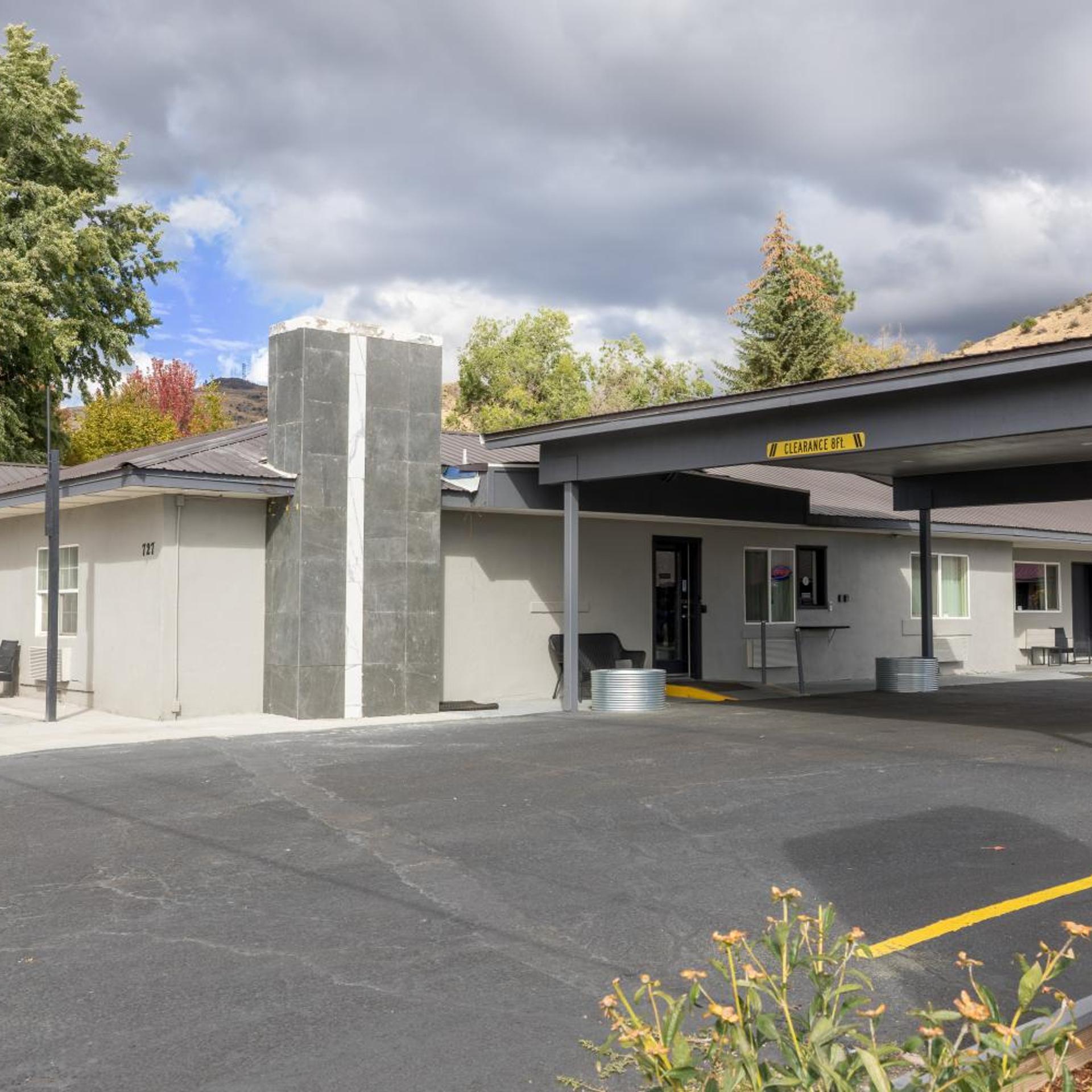 Oregon Trail Inn and Suites 36/50