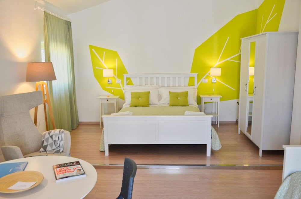 Petit Hotel 3/50