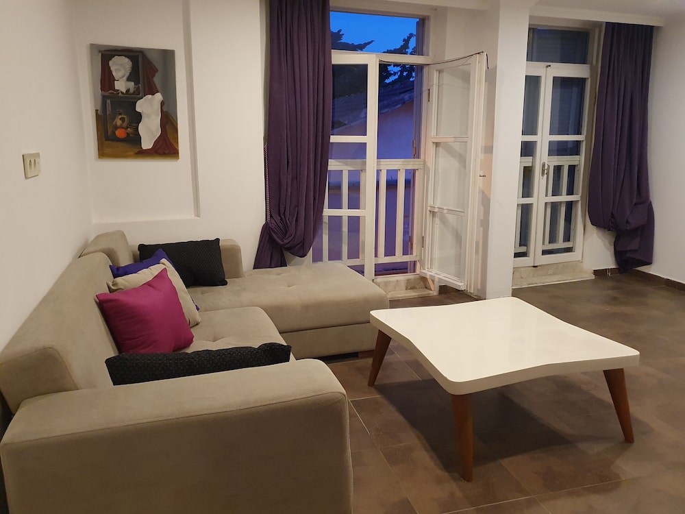 Leyla Suite 16/30