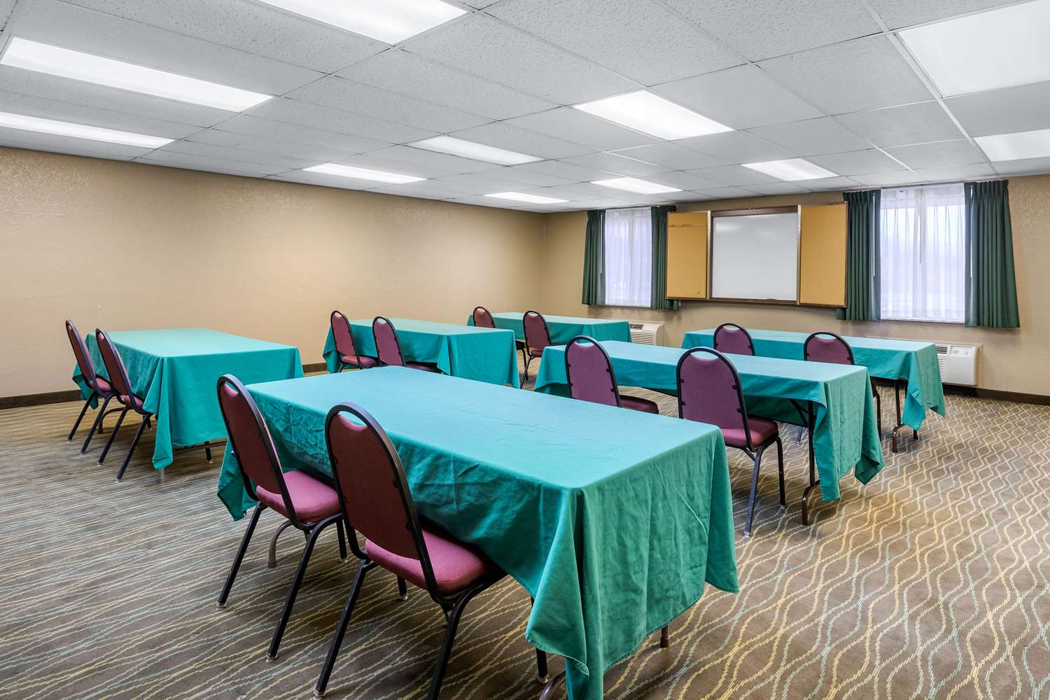 Quality Inn & Suites Des Moines - Merle Hay Road 36/39