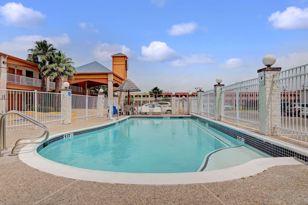 Super 8 by Wyndham Galveston 1/37