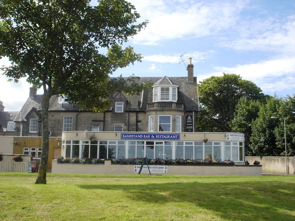 The Bandstand Hotel 4/50