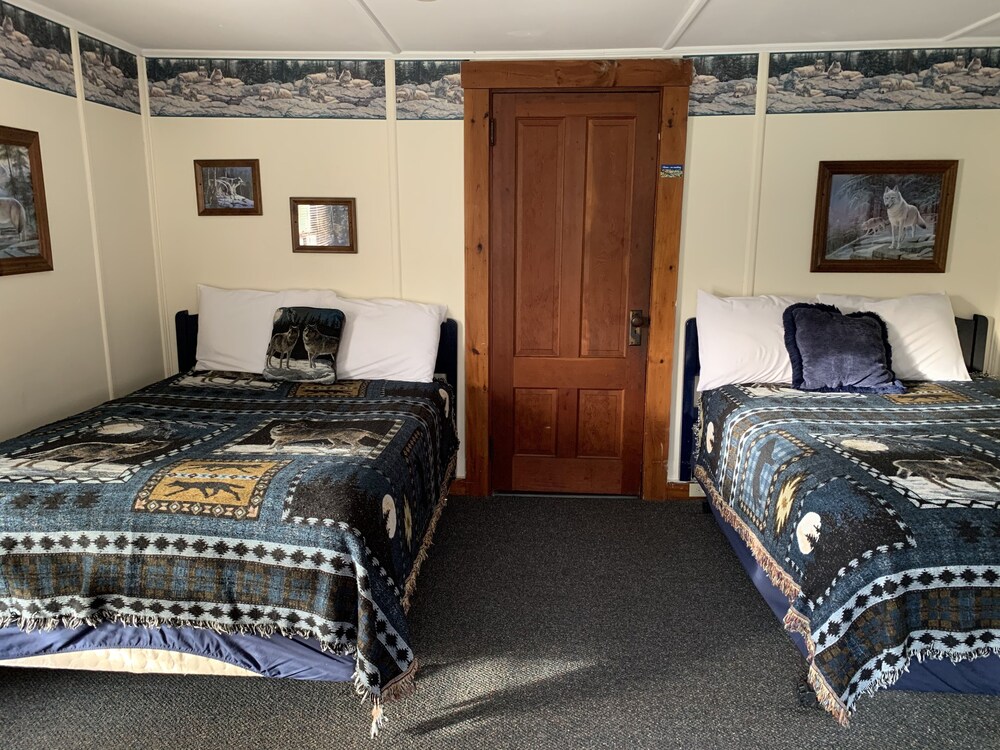 Carroll Motel & Cottages 6/42
