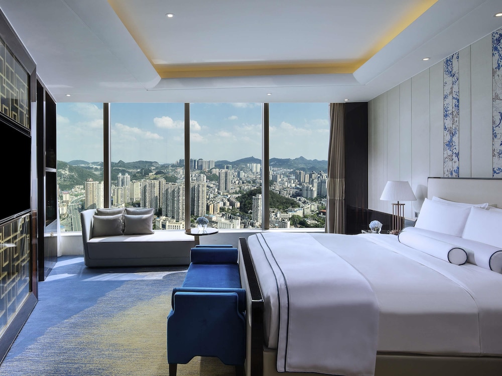 Opera, Club, Suite, King Bed, River View