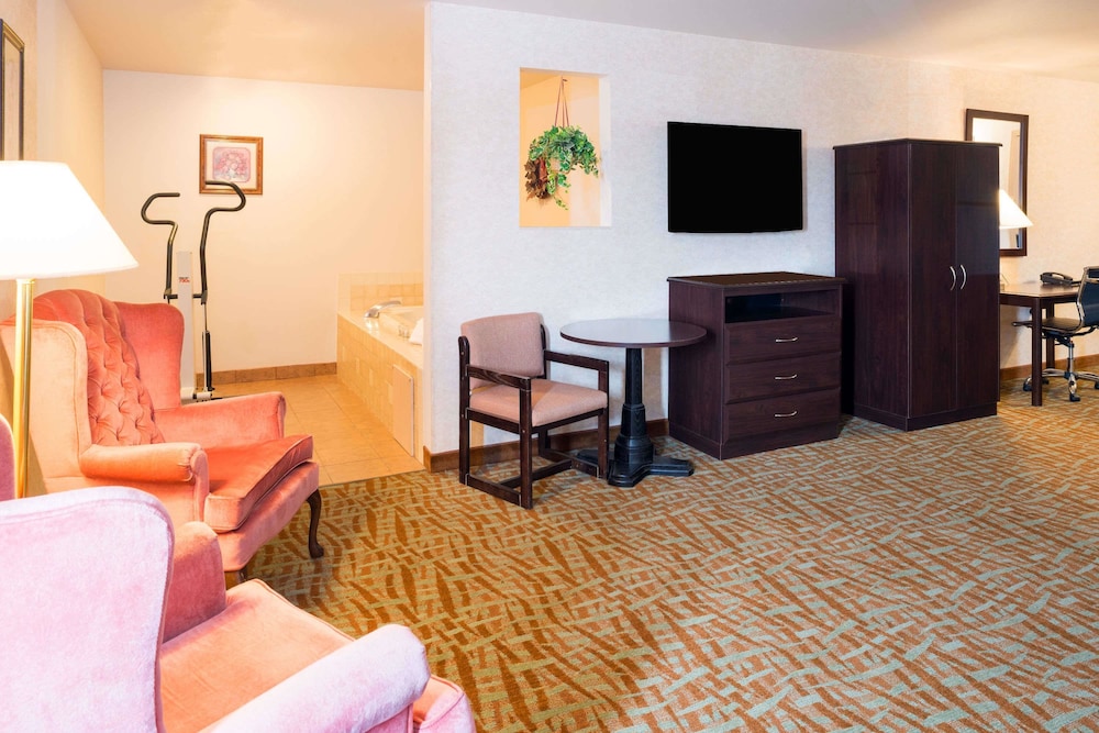 Days Inn & Suites By Wyndham Spokane Airport Airway Heights 25/41