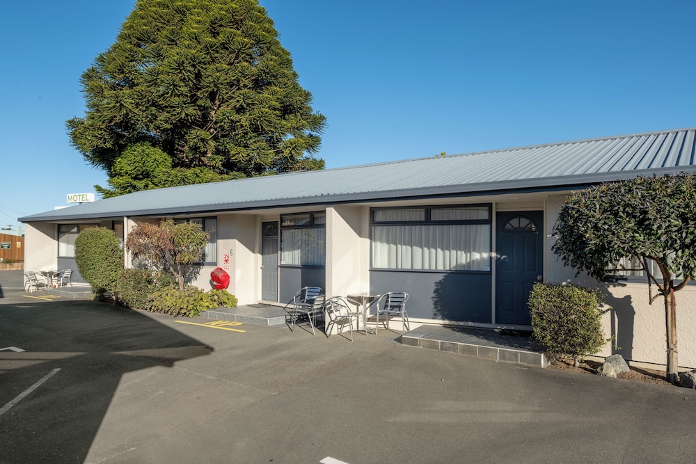 Grove Park Motor Lodge 62/74