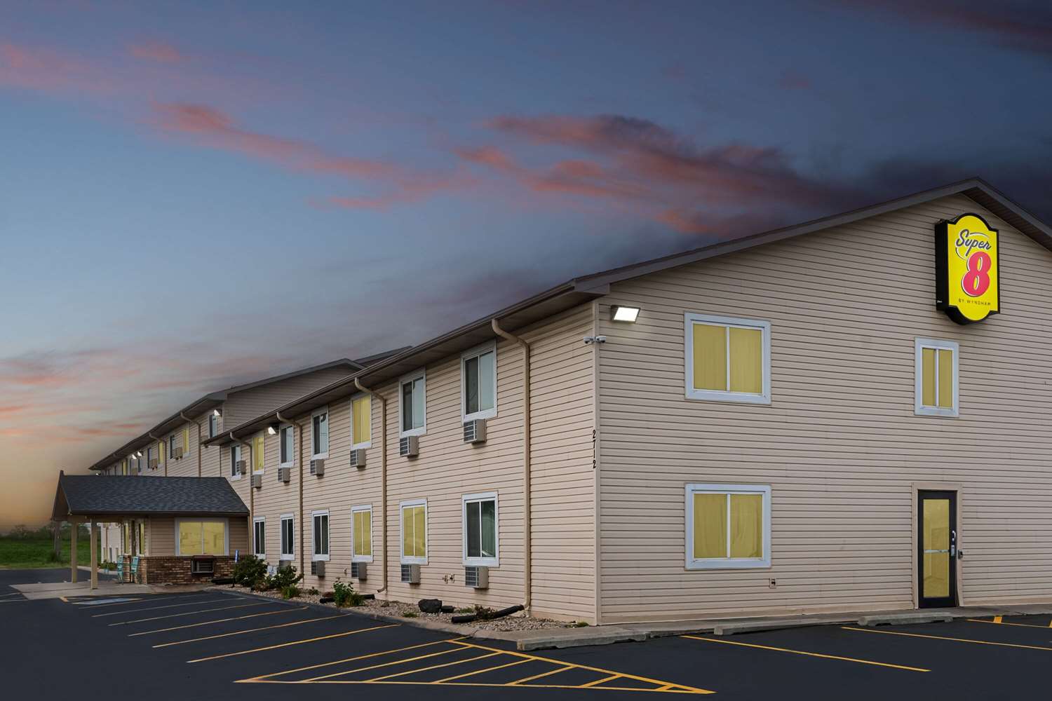 Super 8 by Wyndham Council Bluffs IA Omaha NE Area 2/13