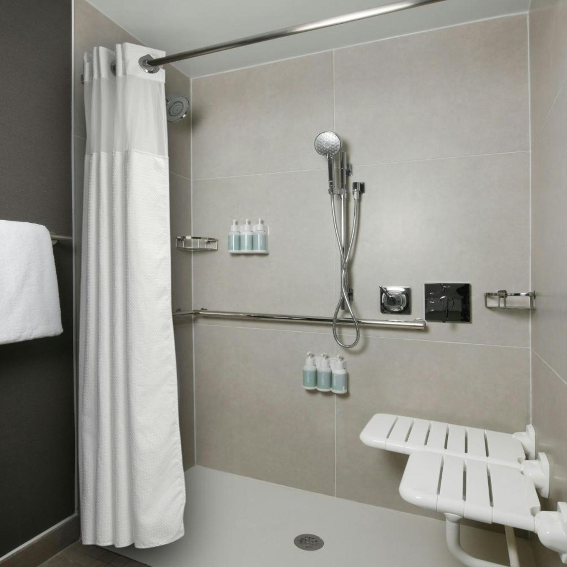 غرفة بسريرين كوين لذوي الإعاقة، Courtyard by Marriott San Francisco Airport 7/7